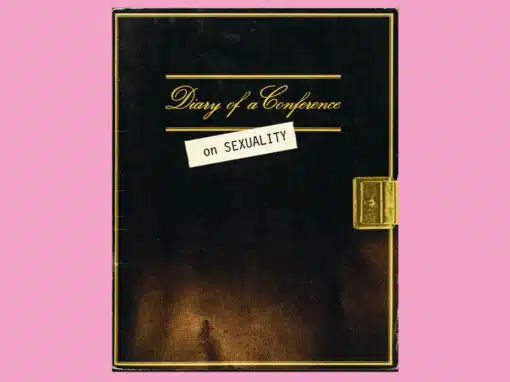 Présenté comme un journal de bord collaboratif, le programme de la neuvième édition de la Scholar and feminist conference est un document précieux : il témoigne de l’intense travail de préparation de la fameuse Conférence universitaire et féministe sur la sexualité organisée au Barnard College, le 24 avril 1982, événement marquant des Sex Wars. Crédit : Hannah Alderfer, Marybeth Melson / Design and production : Hannah Alderfer, Beth Jaker, Marybeth Nelson / Academic Coordinator : Carole S. Vance.